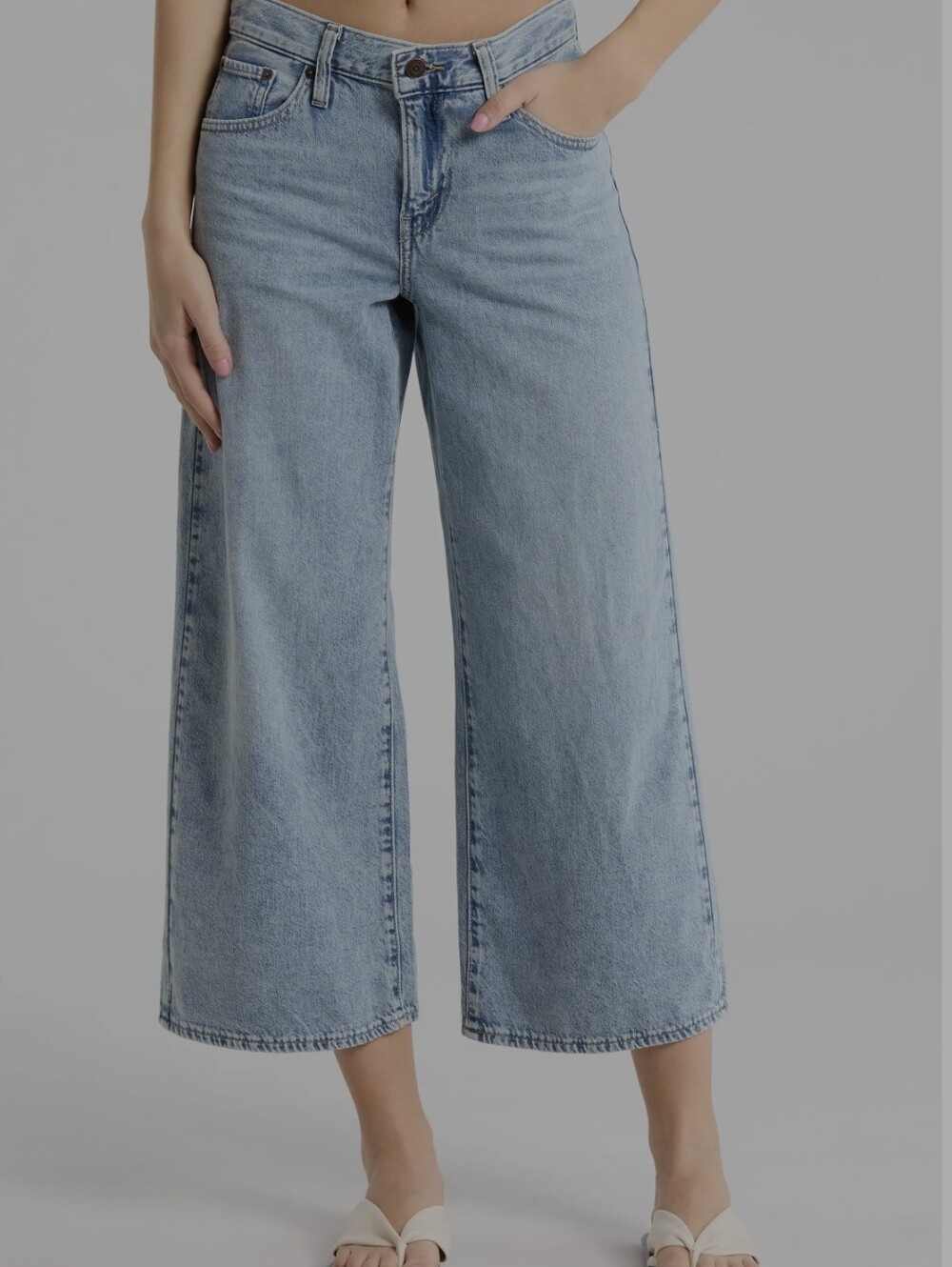 Levi’s Middy Wide Leg Ankle Jeans Light Wash W28 L27 NWT